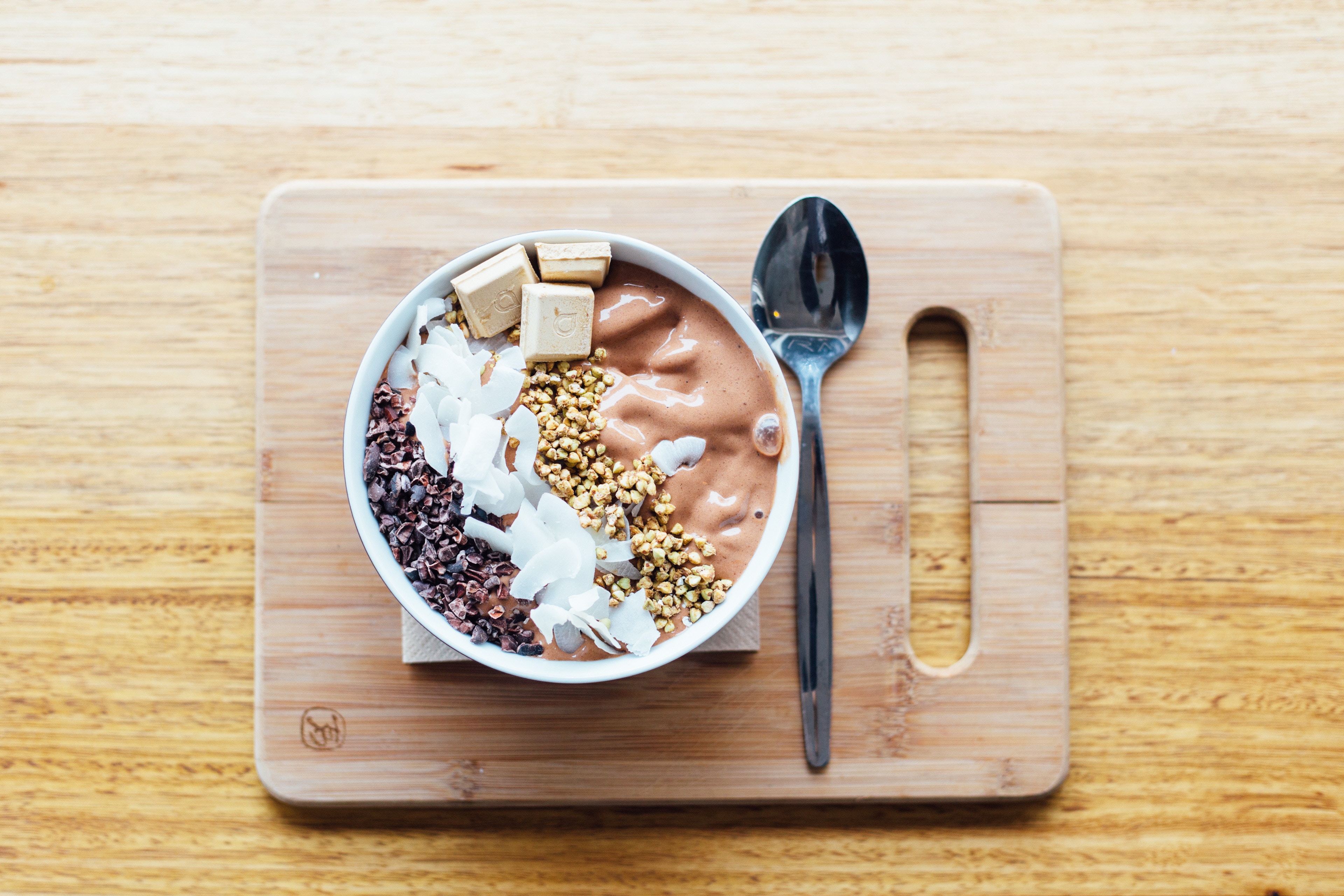 How to Make a Smoothie Bowl + 15 Nutritious Toppings
